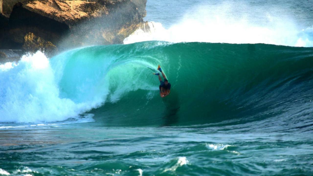 Arrys Watukarung Surfcamp Otel Kalak Dış mekan fotoğraf